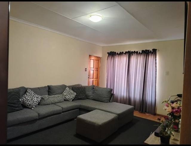 2 BEDROOM TOWNHOUSE FOR SALE IN PENINA PARK